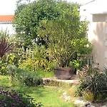 Villa Les Fleurs De Lys, Chic L'enclos Des Lys, Proche De La *