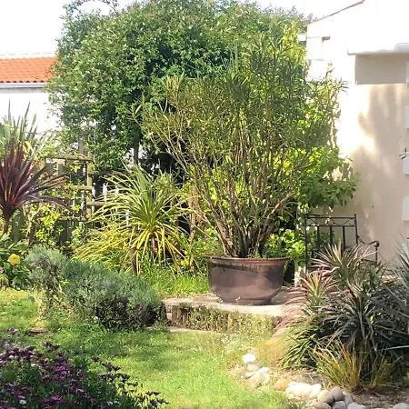 Villa Les Fleurs De Lys, Chic L'enclos Des Lys, Proche De La Mer, Linge Inclus *