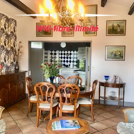 Les Fleurs De Lys, Chic L'enclos Des Lys, Proche De La וילה *